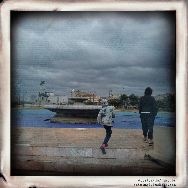 16-Kidsinfrontoffountain